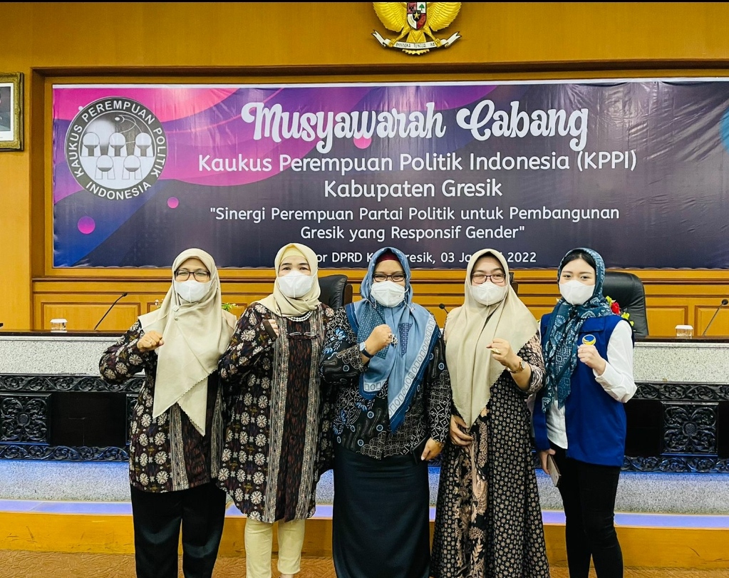 Wakil Bupati Gresik Aminatun Habibah terpilih sebagai Ketua KPPI Gresik periode 2022 - 2027 secara aklamasi dalam Musyawarah Cabang KPPI Gresik yang dilaksanakan di Gedung DPRD Gresik, Senin (3/1/2022)./ Foto: tbk