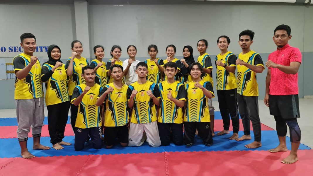 Atlet-atlet Taekwondo Kabupaten Gresik menjalani latihan rutin jelang Porprov 2022, Jumat (25/2/2022)./ Foto: TBK