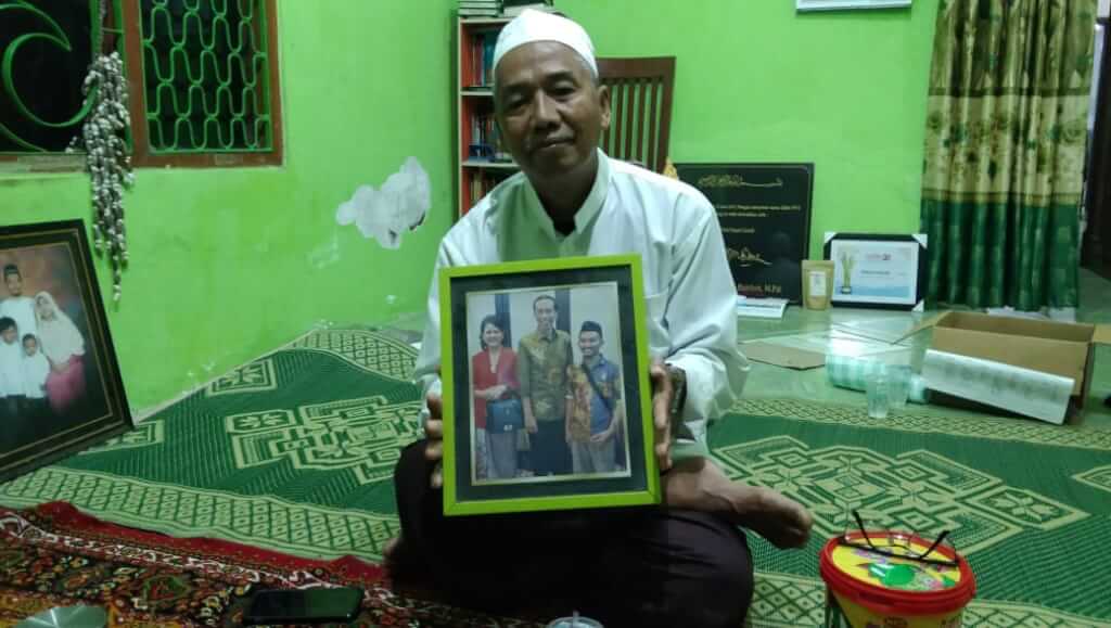 Ayah Ainun Najib, H. Abdul Rozaq saat di rumahnya Desa Klotok Kecamatan Balongpanggang, Sabtu (5/2/2022)./ Foto: TBK