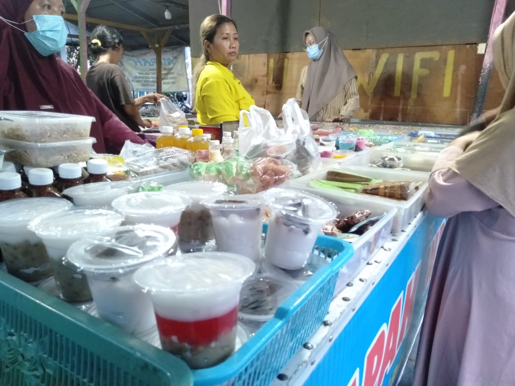 Penjual Takjil di Gresik Masih Banyak Gunakan Kantong Plastik, Timbunan Sampah Dipastikan Meningkat Selama Ramadan