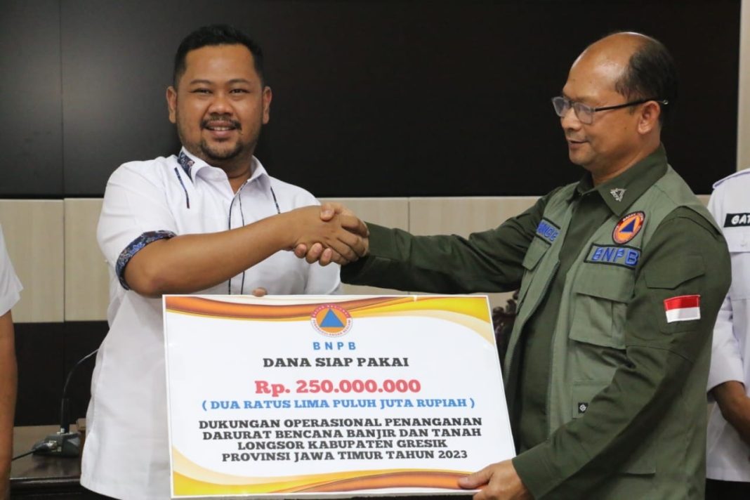 BNPB Berikan Bantuan Dana Rp 250 Juta untuk Penanganan Banjir dan Longsor Bawean 