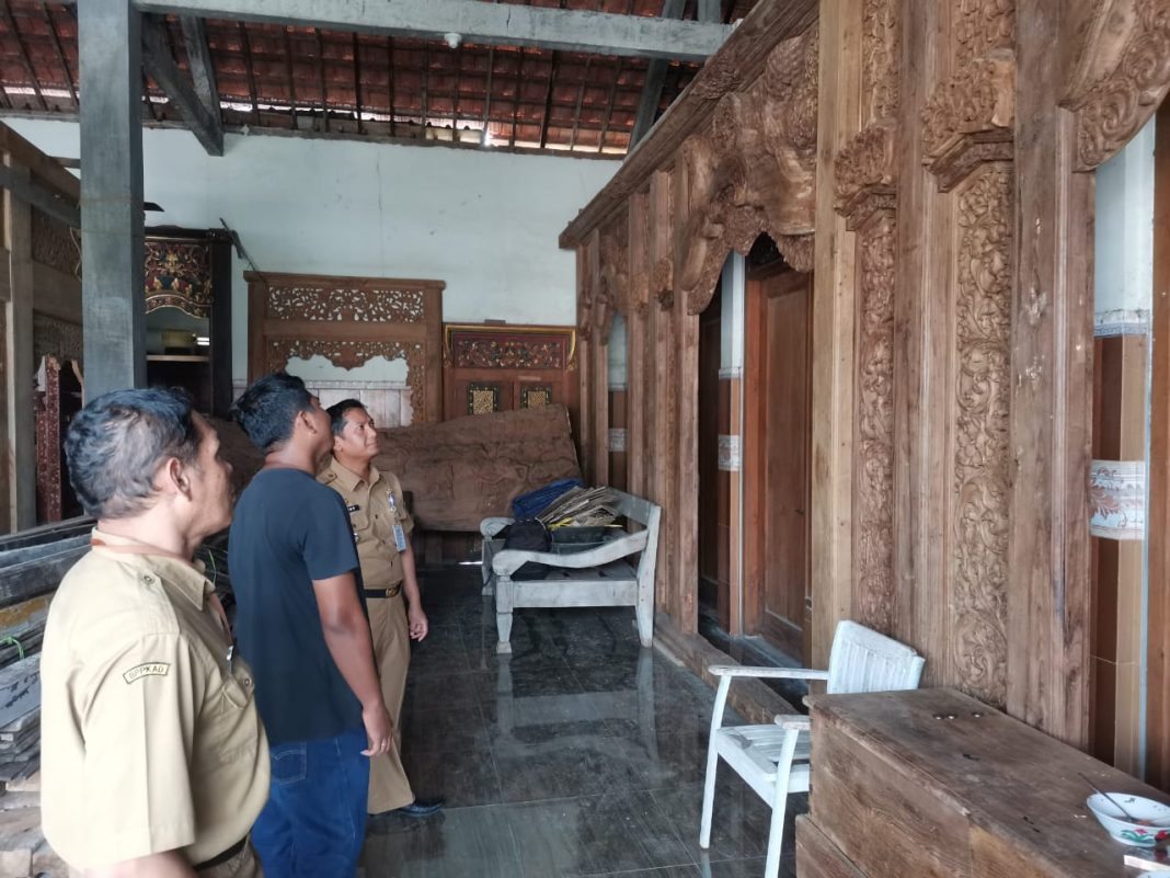 Melihat Kerajinan Ukir Kayu Kuno di Gresik, Pernah Dapat Pesanan dari Prabowo dan Ahmad Dhani