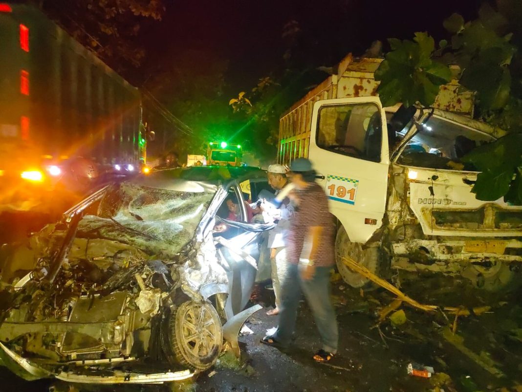 Adu Moncong, Toyota Calya Vs Dump Truk di Panceng Gresik, Satu Pemudik Tewas di Tempat