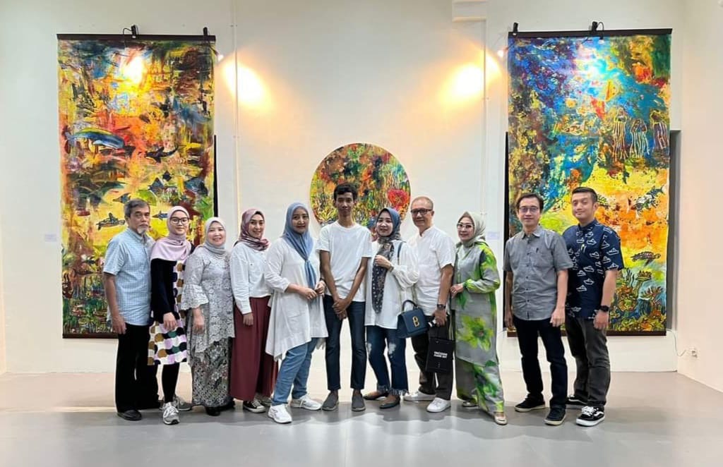 Karya Fenomenal Pelukis Muda Ariel Ramadhan, Pamerkan Lukisan dari Serbuk Emas 