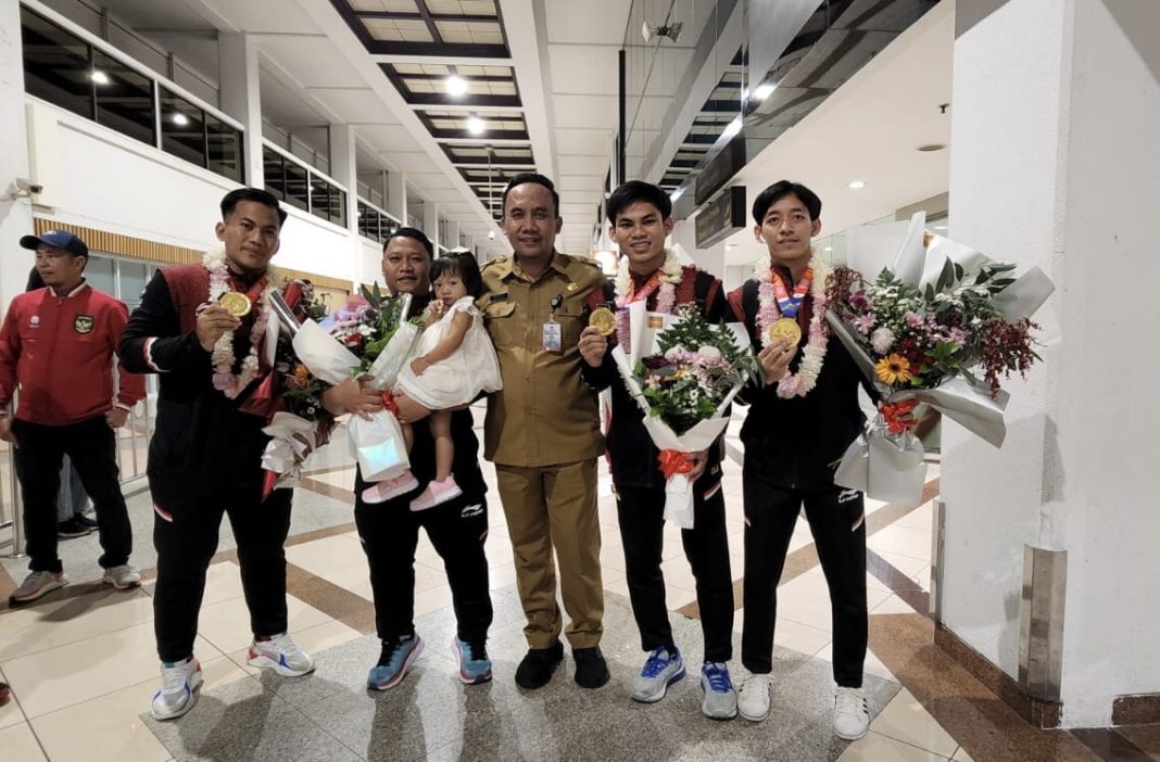 Selamat! Tim Hoki Putra Indonesia asal Gresik Dapat Medali Emas di Ajang Sea Game 2023