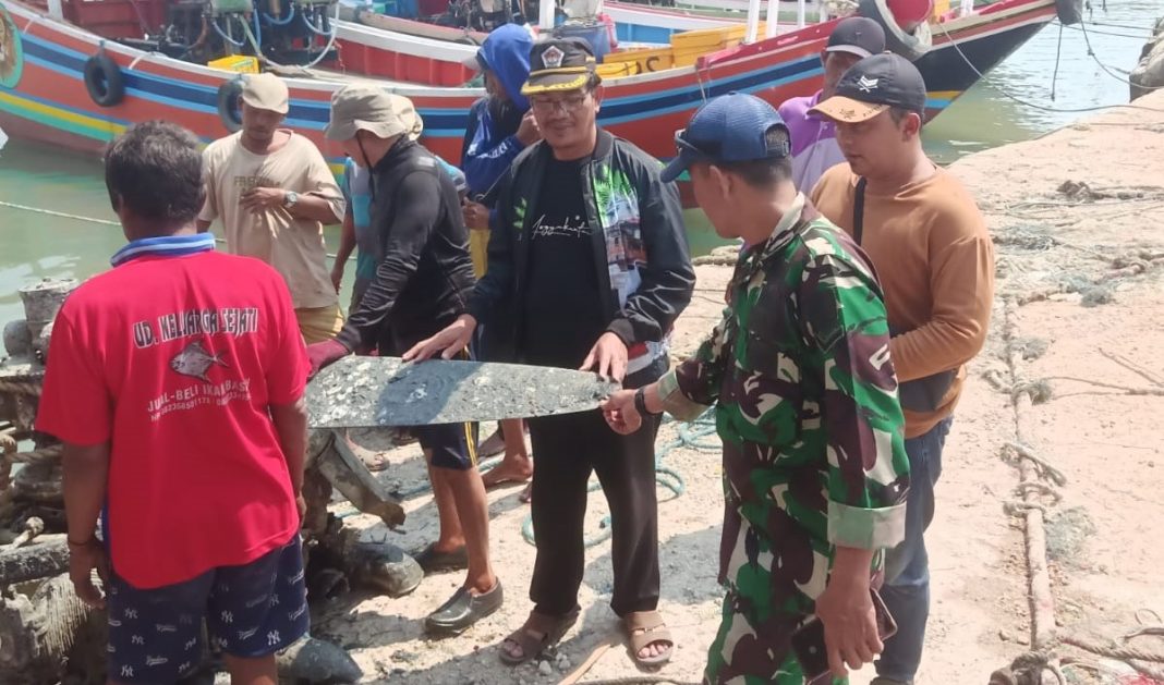 Heboh Nelayan Panceng Gresik Temukan Mesin dan Baling-baling Pesawat di Dasar Laut