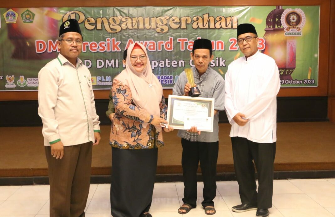 DMI Gresik Berikan Penghargaan Masjid dan Musholla Terbaik
