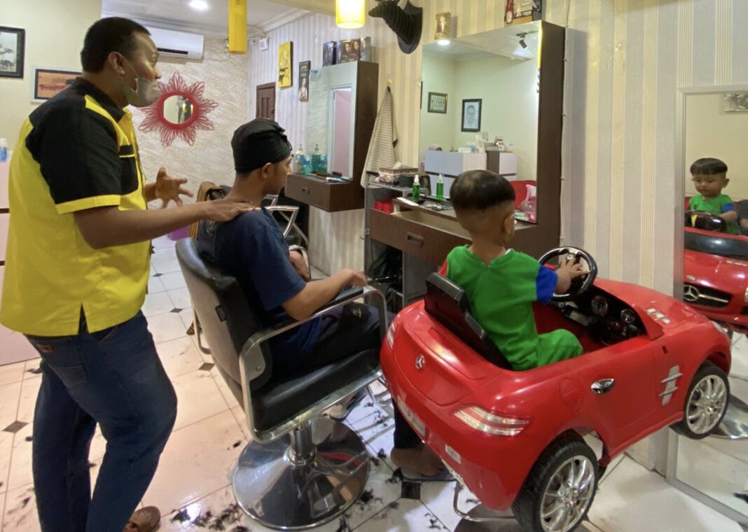 Dako’s Barber Shop Gresik: Tempat Pangkas Rambut Kece dan Gratis untuk Anak Yatim