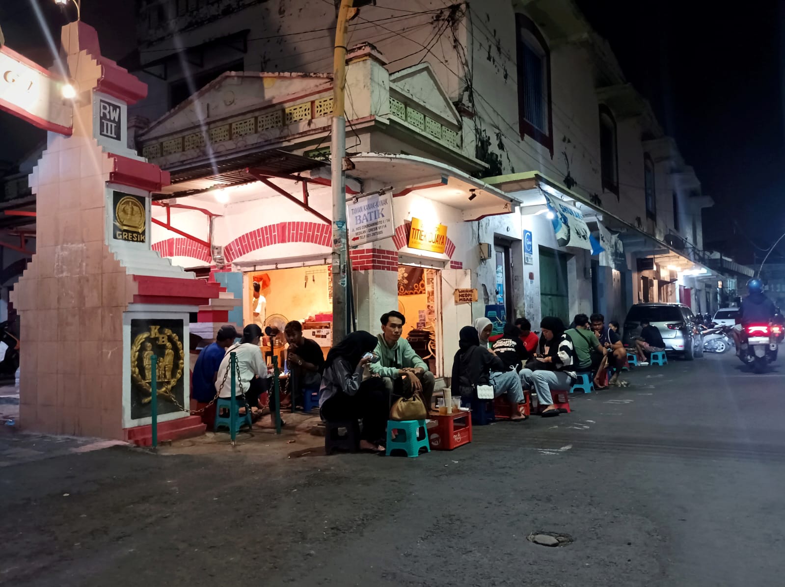 warung titiek djaya, warkop heritage di bandar grissee gresik, viral di kalangan milenial